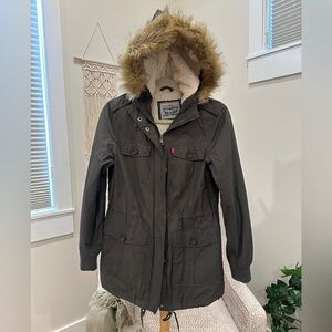 Levi’s Olive Sherpa Lined Utility Parka Faux Fur Hood Jacket, small